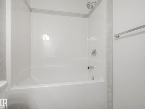 20506 16A Avenue, Edmonton, AB - Indoor Photo Showing Bathroom