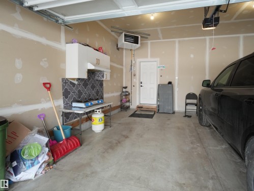 949 Stillwater Boulevard, Edmonton, AB - Indoor Photo Showing Garage