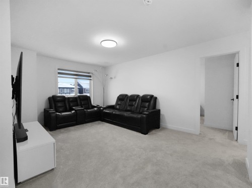 949 Stillwater Boulevard, Edmonton, AB - Indoor Photo Showing Living Room