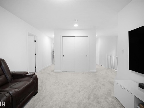 949 Stillwater Boulevard, Edmonton, AB - Indoor Photo Showing Other Room