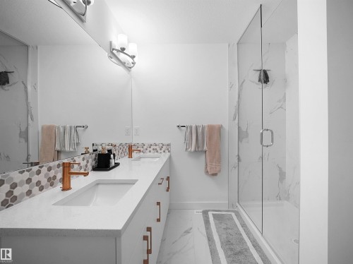 949 Stillwater Boulevard, Edmonton, AB - Indoor Photo Showing Bathroom