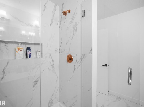 949 Stillwater Boulevard, Edmonton, AB - Indoor Photo Showing Bathroom