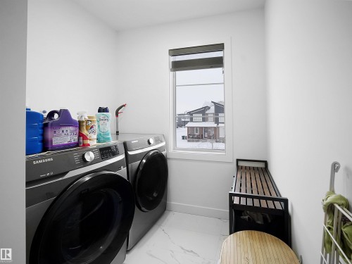 949 Stillwater Boulevard, Edmonton, AB - Indoor Photo Showing Laundry Room