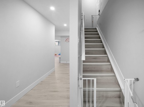 949 Stillwater Boulevard, Edmonton, AB - Indoor Photo Showing Other Room