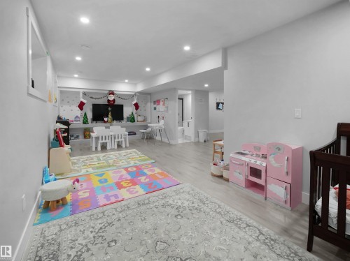 949 Stillwater Boulevard, Edmonton, AB - Indoor