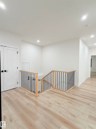 3320 Chickadee Drive, Edmonton, AB - Indoor Photo Showing Other Room