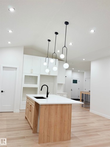 3320 Chickadee Drive, Edmonton, AB - Indoor Photo Showing Kitchen