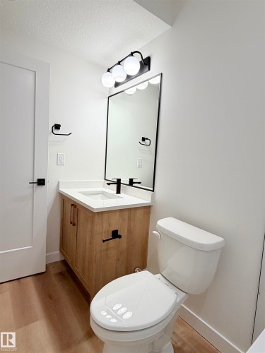 3320 Chickadee Drive, Edmonton, AB - Indoor Photo Showing Bathroom