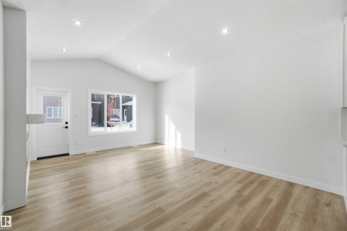Unfurnished room with light wood-style floors and baseboards - 3320 Chickadee Drive, Edmonton, AB - Indoor Photo Showing Other Room