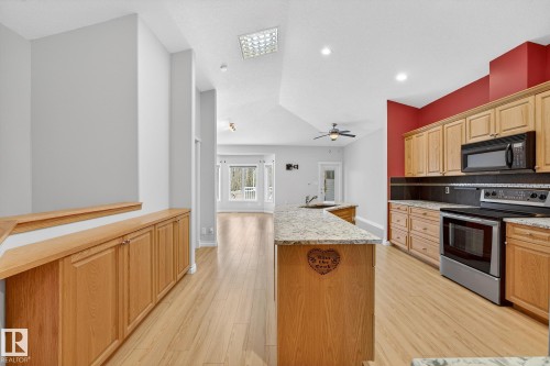 25 Folkstone Place, Stony Plain, AB - Indoor Photo Showing Kitchen