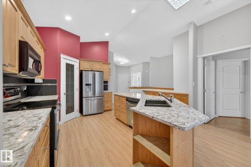 25 Folkstone Place, Stony Plain, AB - Indoor Photo Showing Kitchen