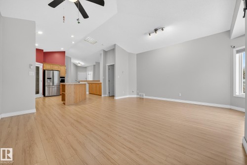 25 Folkstone Place, Stony Plain, AB - Indoor Photo Showing Kitchen