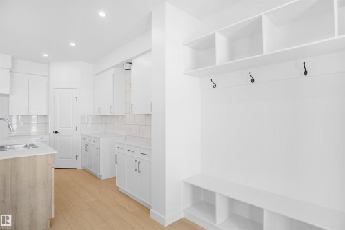 17506 5A Street, Edmonton, AB - Indoor Photo Showing Kitchen