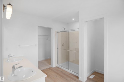 2544 211 Street, Edmonton, AB - Indoor Photo Showing Bathroom