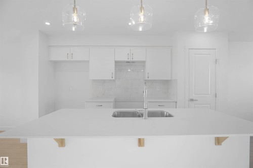 610 176 Avenue, Edmonton, AB - Indoor Photo Showing Kitchen With Upgraded Kitchen