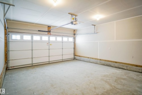 17632 4 Street, Edmonton, AB - Indoor Photo Showing Garage