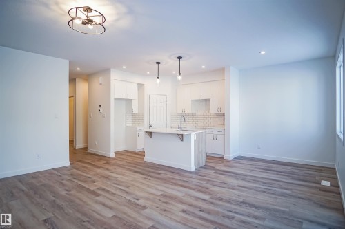 17632 4 Street, Edmonton, AB - Indoor Photo Showing Kitchen