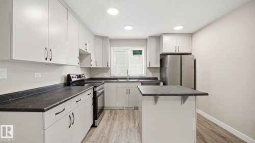 98 Heatherglen Crescent, Spruce Grove, AB - Indoor Photo Showing Kitchen With Double Sink