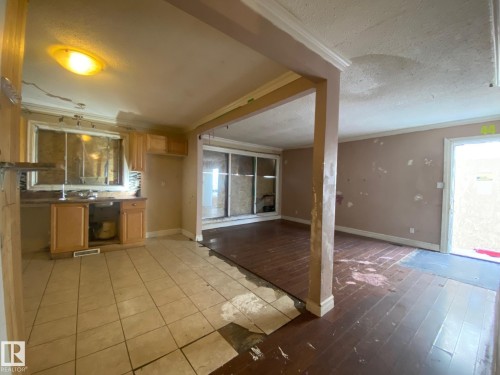 3607 53 Street, Wetaskiwin, AB - Indoor
