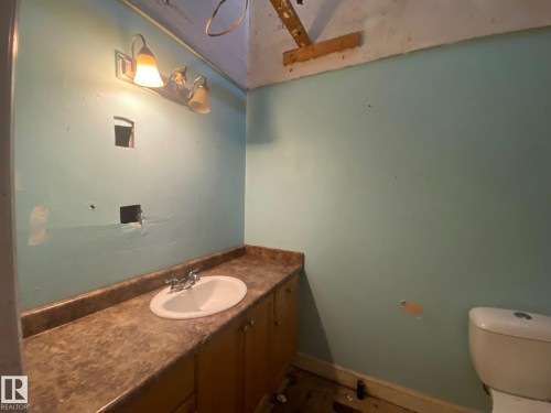 3607 53 Street, Wetaskiwin, AB - Indoor Photo Showing Bathroom