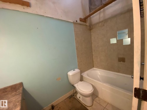 3607 53 Street, Wetaskiwin, AB - Indoor Photo Showing Bathroom