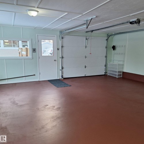 893 Birch Avenue, Sherwood Park, AB - Indoor Photo Showing Garage