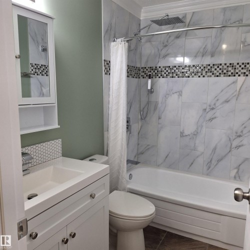 893 Birch Avenue, Sherwood Park, AB - Indoor Photo Showing Bathroom