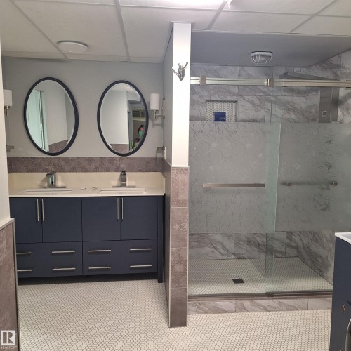 893 Birch Avenue, Sherwood Park, AB - Indoor Photo Showing Bathroom