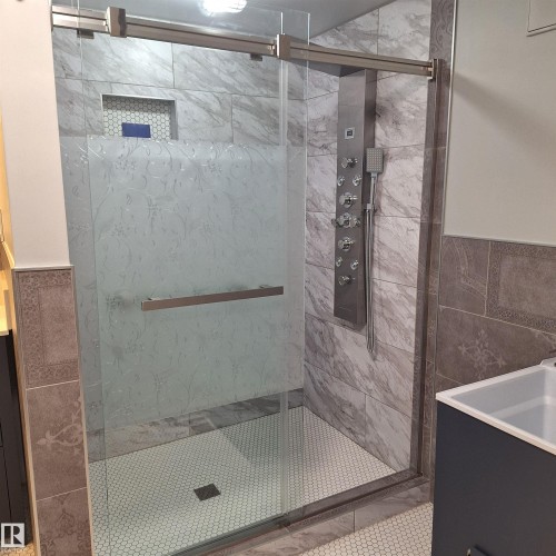 893 Birch Avenue, Sherwood Park, AB - Indoor Photo Showing Bathroom