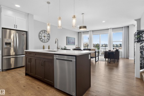 3230 Parker Loop, Edmonton, AB - Indoor Photo Showing Kitchen With Upgraded Kitchen