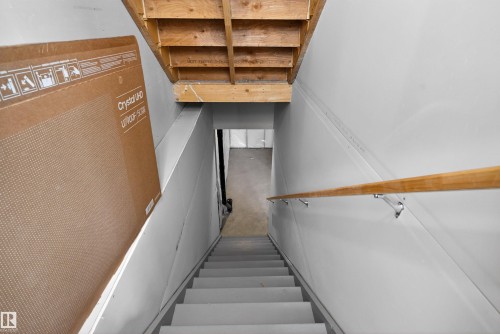 3230 Parker Loop, Edmonton, AB - Indoor Photo Showing Other Room