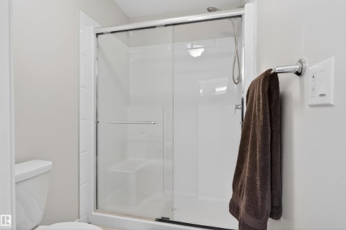 3230 Parker Loop, Edmonton, AB - Indoor Photo Showing Bathroom