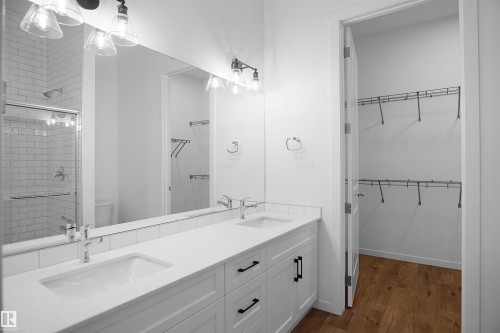 20605 42 Avenue, Edmonton, AB - Indoor Photo Showing Bathroom