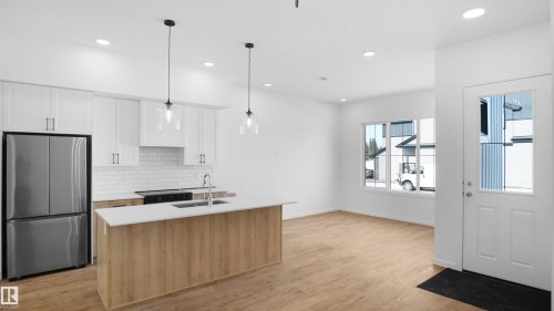 20605 42 Avenue, Edmonton, AB - Indoor Photo Showing Kitchen With Upgraded Kitchen