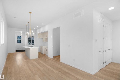 20609 42 Avenue, Edmonton, AB - Indoor Photo Showing Kitchen
