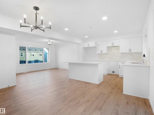 67 525 Secord Boulevard, Edmonton, AB - Indoor Photo Showing Kitchen