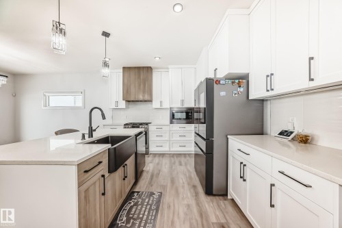 3247 Chernowski Way, Edmonton, AB - Indoor Photo Showing Kitchen With Upgraded Kitchen