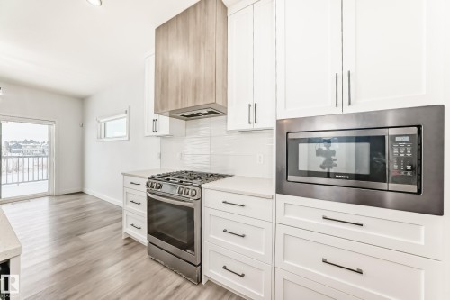 3247 Chernowski Way, Edmonton, AB - Indoor Photo Showing Kitchen With Upgraded Kitchen