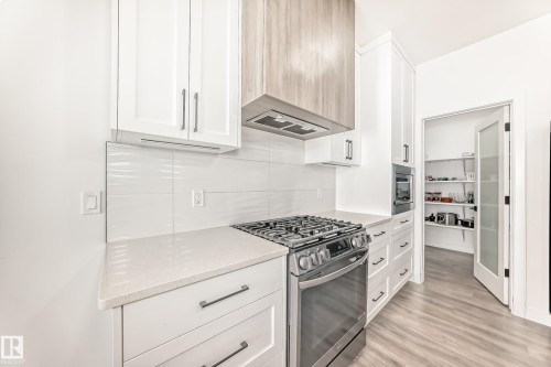 3247 Chernowski Way, Edmonton, AB - Indoor Photo Showing Kitchen With Upgraded Kitchen