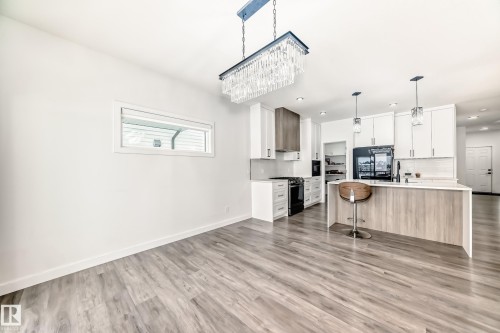 3247 Chernowski Way, Edmonton, AB - Indoor Photo Showing Kitchen