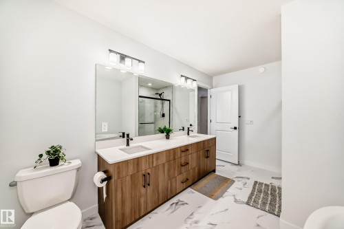 3247 Chernowski Way, Edmonton, AB - Indoor Photo Showing Bathroom