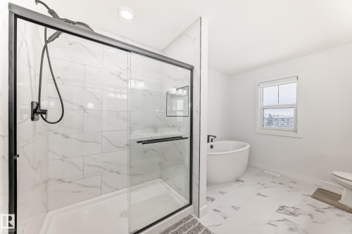 3247 Chernowski Way, Edmonton, AB - Indoor Photo Showing Bathroom