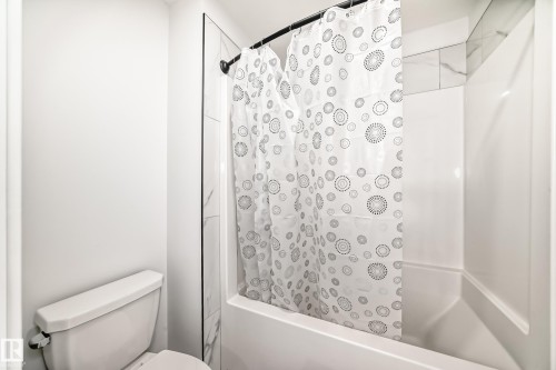3247 Chernowski Way, Edmonton, AB - Indoor Photo Showing Bathroom