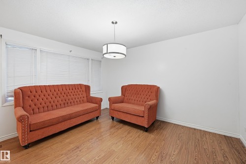 10810 132 Avenue, Edmonton, AB - Indoor Photo Showing Living Room