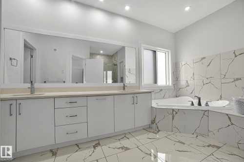 15023 15 Street, Edmonton, AB - Indoor Photo Showing Bathroom