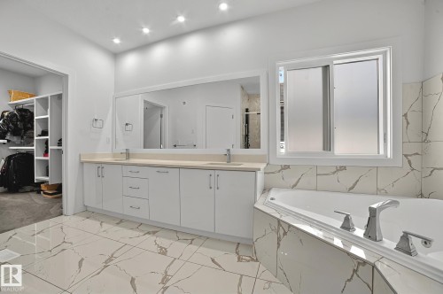 15023 15 Street, Edmonton, AB - Indoor Photo Showing Bathroom