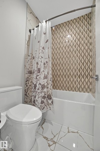 15023 15 Street, Edmonton, AB - Indoor Photo Showing Bathroom