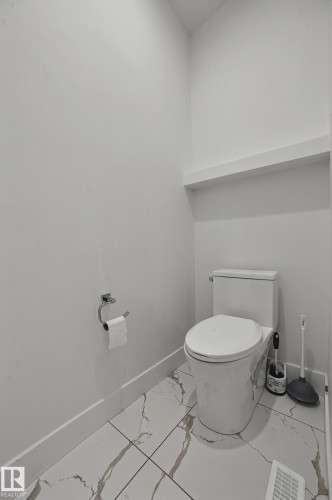 15023 15 Street, Edmonton, AB - Indoor Photo Showing Bathroom