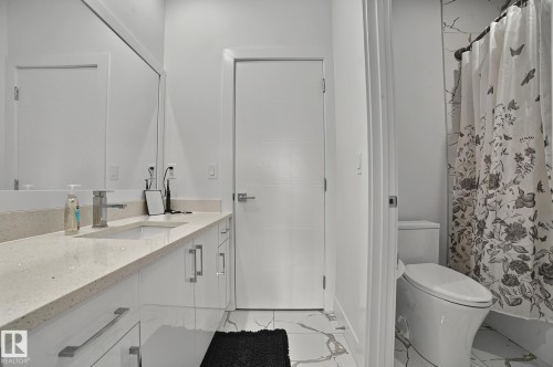 15023 15 Street, Edmonton, AB - Indoor Photo Showing Bathroom