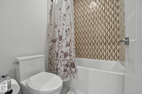 15023 15 Street, Edmonton, AB - Indoor Photo Showing Bathroom
